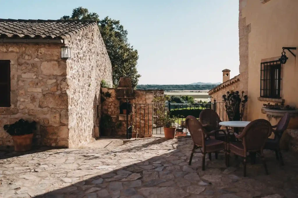 This image has an empty alt attribute; its file name is 22-1024x683.webp